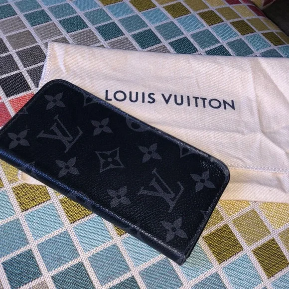 Authentic Louis Vuitton IPHONE X Folio - Picture 2 of 8
